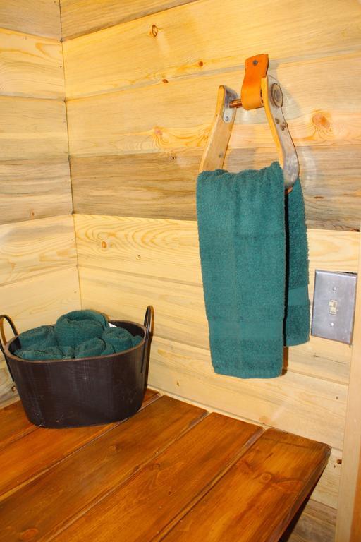 Silver Cabin In The Western Barnモンティセロ エクステリア 写真